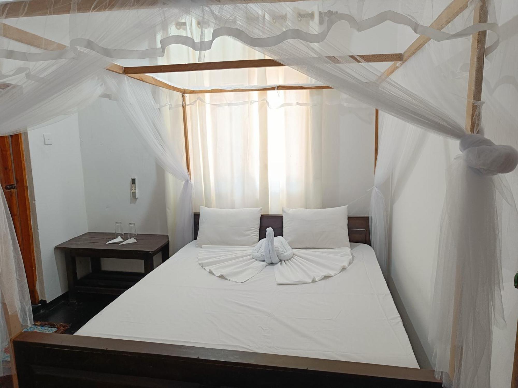 Kingly Aroma Hotel Baía de Arugam Quarto foto
